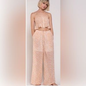 𝅺POL Tropical Festive Ditzy Floral Woven pants - size small